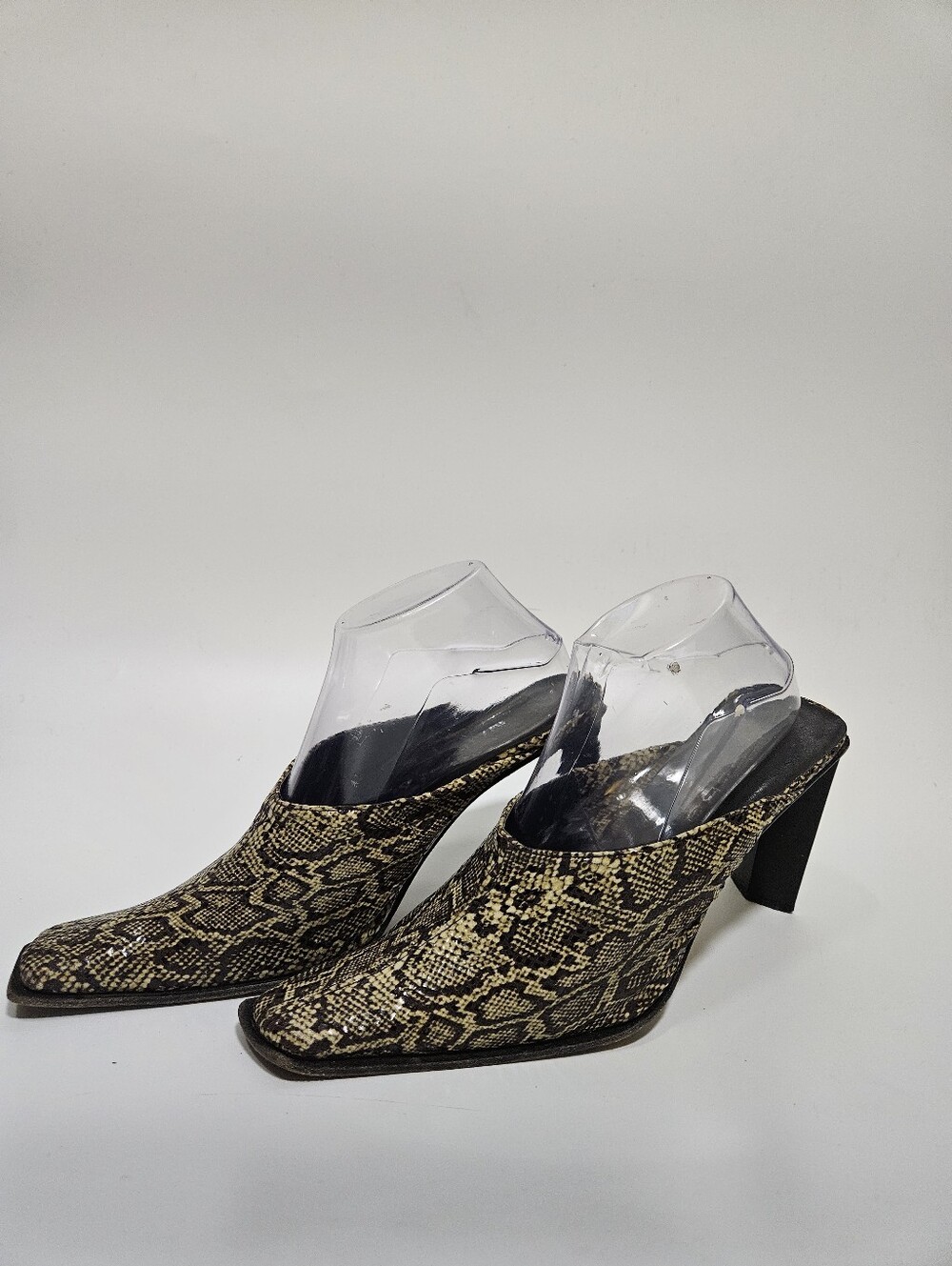 bebe Womens Snakeskin print Pumps 9.5M Block Heel Square Toe made in spain